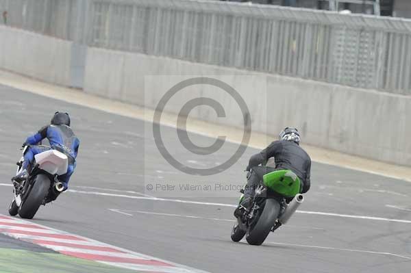 Motorcycle action photographs;Silverstone circuit;Silverstone photographs;Trackday digital images;event digital images;eventdigitalimages;no limits trackday;peter wileman photography;rockingham towcester northamptonshire;trackday;trackday photos