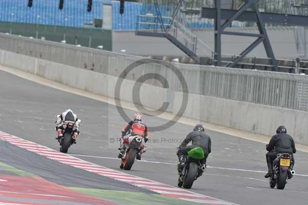 Motorcycle action photographs;Silverstone circuit;Silverstone photographs;Trackday digital images;event digital images;eventdigitalimages;no limits trackday;peter wileman photography;rockingham towcester northamptonshire;trackday;trackday photos
