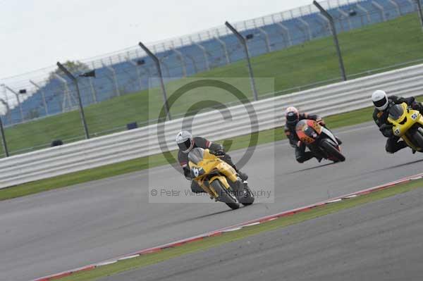 Motorcycle action photographs;Silverstone circuit;Silverstone photographs;Trackday digital images;event digital images;eventdigitalimages;no limits trackday;peter wileman photography;rockingham towcester northamptonshire;trackday;trackday photos