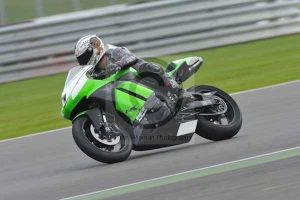 Motorcycle action photographs;Silverstone circuit;Silverstone photographs;Trackday digital images;event digital images;eventdigitalimages;no limits trackday;peter wileman photography;rockingham towcester northamptonshire;trackday;trackday photos