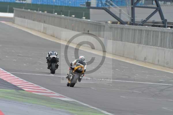 Motorcycle action photographs;Silverstone circuit;Silverstone photographs;Trackday digital images;event digital images;eventdigitalimages;no limits trackday;peter wileman photography;rockingham towcester northamptonshire;trackday;trackday photos