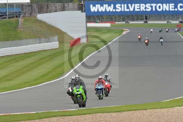 Motorcycle action photographs;Silverstone circuit;Silverstone photographs;Trackday digital images;event digital images;eventdigitalimages;no limits trackday;peter wileman photography;rockingham towcester northamptonshire;trackday;trackday photos