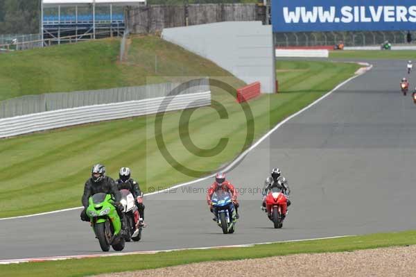 Motorcycle action photographs;Silverstone circuit;Silverstone photographs;Trackday digital images;event digital images;eventdigitalimages;no limits trackday;peter wileman photography;rockingham towcester northamptonshire;trackday;trackday photos
