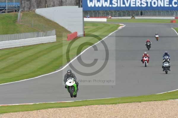 Motorcycle action photographs;Silverstone circuit;Silverstone photographs;Trackday digital images;event digital images;eventdigitalimages;no limits trackday;peter wileman photography;rockingham towcester northamptonshire;trackday;trackday photos