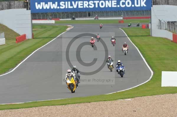Motorcycle action photographs;Silverstone circuit;Silverstone photographs;Trackday digital images;event digital images;eventdigitalimages;no limits trackday;peter wileman photography;rockingham towcester northamptonshire;trackday;trackday photos