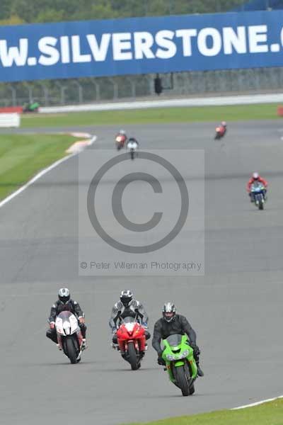 Motorcycle action photographs;Silverstone circuit;Silverstone photographs;Trackday digital images;event digital images;eventdigitalimages;no limits trackday;peter wileman photography;rockingham towcester northamptonshire;trackday;trackday photos