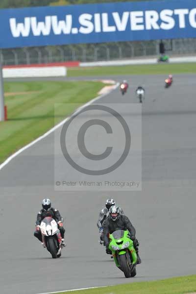 Motorcycle action photographs;Silverstone circuit;Silverstone photographs;Trackday digital images;event digital images;eventdigitalimages;no limits trackday;peter wileman photography;rockingham towcester northamptonshire;trackday;trackday photos