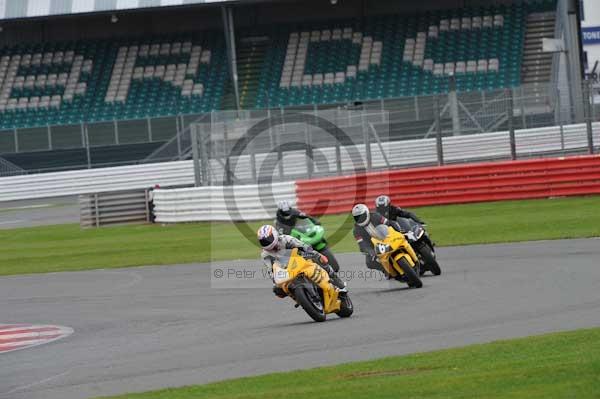 Motorcycle action photographs;Silverstone circuit;Silverstone photographs;Trackday digital images;event digital images;eventdigitalimages;no limits trackday;peter wileman photography;rockingham towcester northamptonshire;trackday;trackday photos
