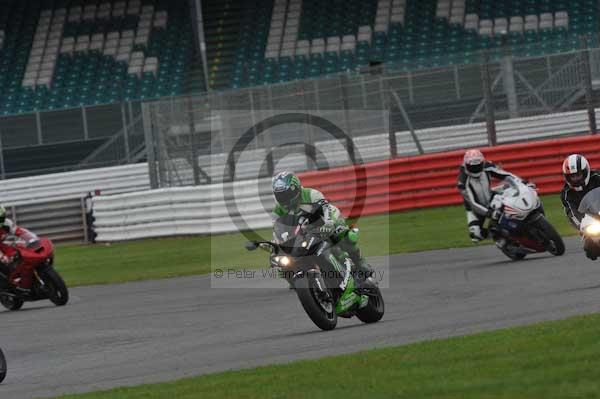 Motorcycle action photographs;Silverstone circuit;Silverstone photographs;Trackday digital images;event digital images;eventdigitalimages;no limits trackday;peter wileman photography;rockingham towcester northamptonshire;trackday;trackday photos