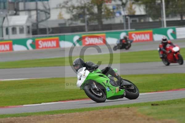 Motorcycle action photographs;Silverstone circuit;Silverstone photographs;Trackday digital images;event digital images;eventdigitalimages;no limits trackday;peter wileman photography;rockingham towcester northamptonshire;trackday;trackday photos