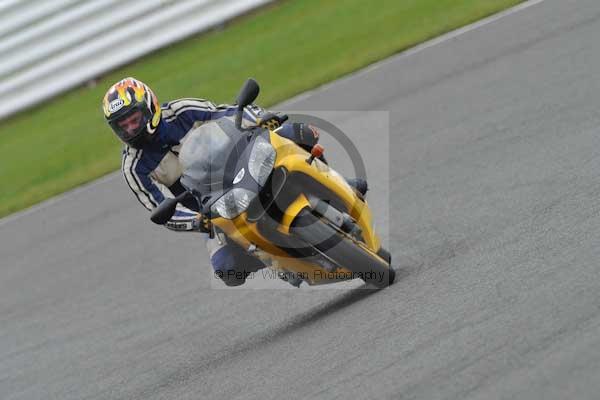 Motorcycle action photographs;Silverstone circuit;Silverstone photographs;Trackday digital images;event digital images;eventdigitalimages;no limits trackday;peter wileman photography;rockingham towcester northamptonshire;trackday;trackday photos