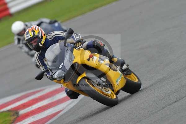 Motorcycle action photographs;Silverstone circuit;Silverstone photographs;Trackday digital images;event digital images;eventdigitalimages;no limits trackday;peter wileman photography;rockingham towcester northamptonshire;trackday;trackday photos