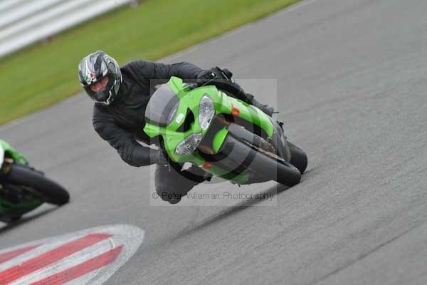 Motorcycle action photographs;Silverstone circuit;Silverstone photographs;Trackday digital images;event digital images;eventdigitalimages;no limits trackday;peter wileman photography;rockingham towcester northamptonshire;trackday;trackday photos