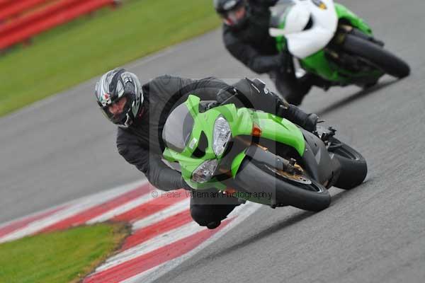 Motorcycle action photographs;Silverstone circuit;Silverstone photographs;Trackday digital images;event digital images;eventdigitalimages;no limits trackday;peter wileman photography;rockingham towcester northamptonshire;trackday;trackday photos