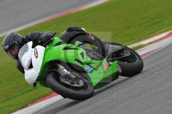 Motorcycle action photographs;Silverstone circuit;Silverstone photographs;Trackday digital images;event digital images;eventdigitalimages;no limits trackday;peter wileman photography;rockingham towcester northamptonshire;trackday;trackday photos