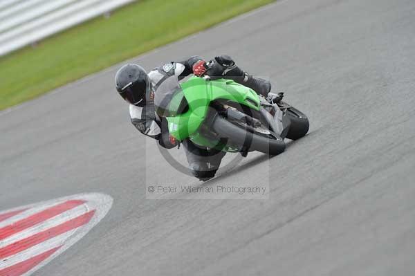 Motorcycle action photographs;Silverstone circuit;Silverstone photographs;Trackday digital images;event digital images;eventdigitalimages;no limits trackday;peter wileman photography;rockingham towcester northamptonshire;trackday;trackday photos