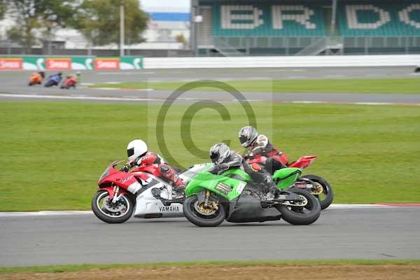Motorcycle action photographs;Silverstone circuit;Silverstone photographs;Trackday digital images;event digital images;eventdigitalimages;no limits trackday;peter wileman photography;rockingham towcester northamptonshire;trackday;trackday photos