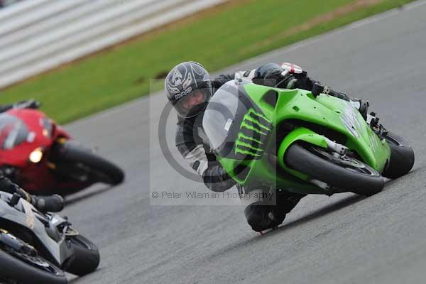 Motorcycle action photographs;Silverstone circuit;Silverstone photographs;Trackday digital images;event digital images;eventdigitalimages;no limits trackday;peter wileman photography;rockingham towcester northamptonshire;trackday;trackday photos