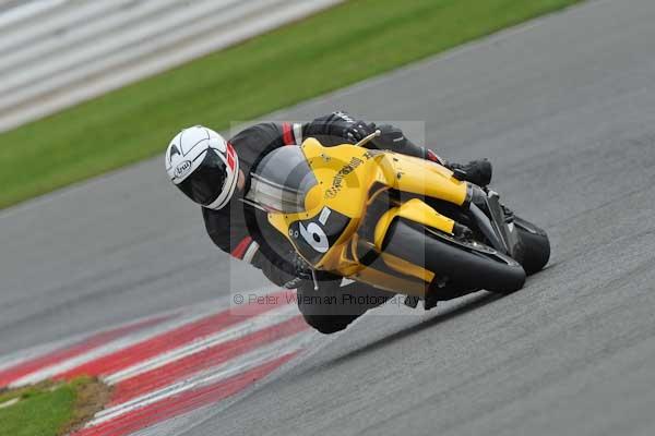 Motorcycle action photographs;Silverstone circuit;Silverstone photographs;Trackday digital images;event digital images;eventdigitalimages;no limits trackday;peter wileman photography;rockingham towcester northamptonshire;trackday;trackday photos
