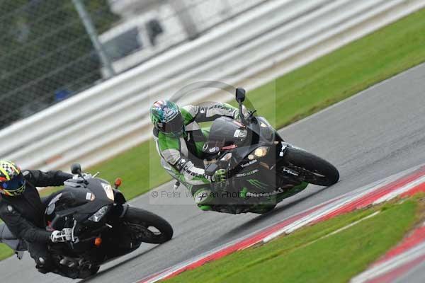 Motorcycle action photographs;Silverstone circuit;Silverstone photographs;Trackday digital images;event digital images;eventdigitalimages;no limits trackday;peter wileman photography;rockingham towcester northamptonshire;trackday;trackday photos