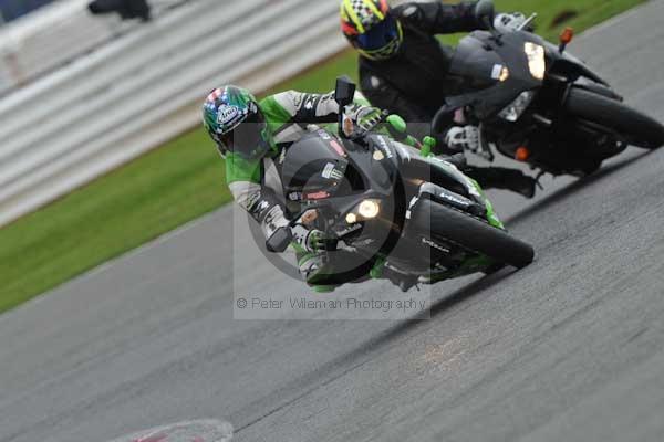 Motorcycle action photographs;Silverstone circuit;Silverstone photographs;Trackday digital images;event digital images;eventdigitalimages;no limits trackday;peter wileman photography;rockingham towcester northamptonshire;trackday;trackday photos