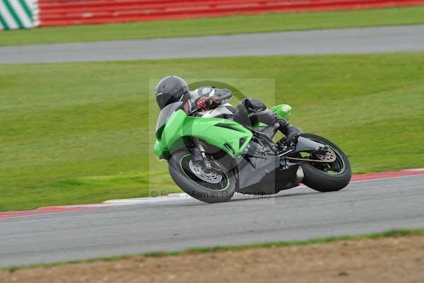 Motorcycle action photographs;Silverstone circuit;Silverstone photographs;Trackday digital images;event digital images;eventdigitalimages;no limits trackday;peter wileman photography;rockingham towcester northamptonshire;trackday;trackday photos