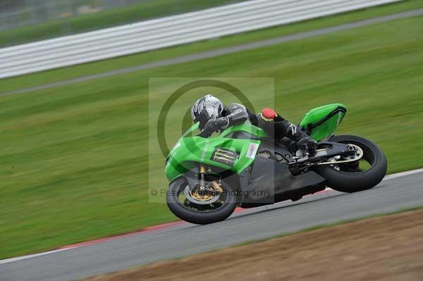 Motorcycle action photographs;Silverstone circuit;Silverstone photographs;Trackday digital images;event digital images;eventdigitalimages;no limits trackday;peter wileman photography;rockingham towcester northamptonshire;trackday;trackday photos