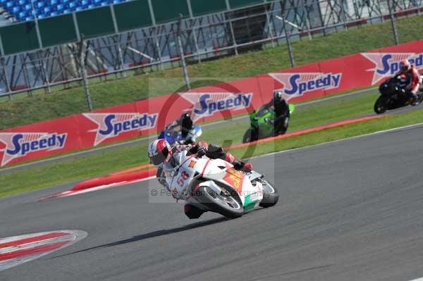 Motorcycle action photographs;Silverstone circuit;Silverstone photographs;Trackday digital images;event digital images;eventdigitalimages;no limits trackday;peter wileman photography;rockingham towcester northamptonshire;trackday;trackday photos