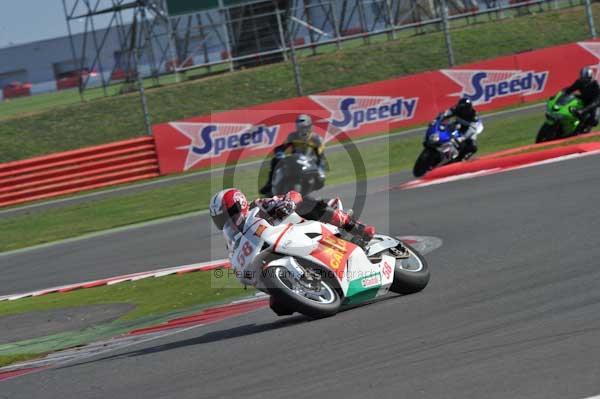 Motorcycle action photographs;Silverstone circuit;Silverstone photographs;Trackday digital images;event digital images;eventdigitalimages;no limits trackday;peter wileman photography;rockingham towcester northamptonshire;trackday;trackday photos