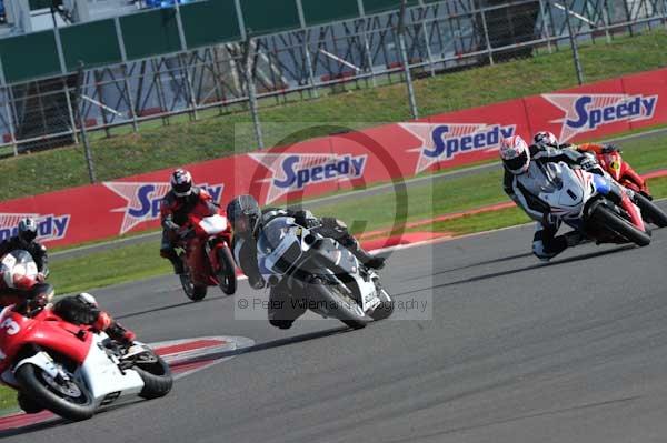Motorcycle action photographs;Silverstone circuit;Silverstone photographs;Trackday digital images;event digital images;eventdigitalimages;no limits trackday;peter wileman photography;rockingham towcester northamptonshire;trackday;trackday photos