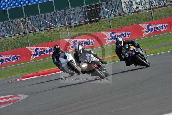Motorcycle action photographs;Silverstone circuit;Silverstone photographs;Trackday digital images;event digital images;eventdigitalimages;no limits trackday;peter wileman photography;rockingham towcester northamptonshire;trackday;trackday photos