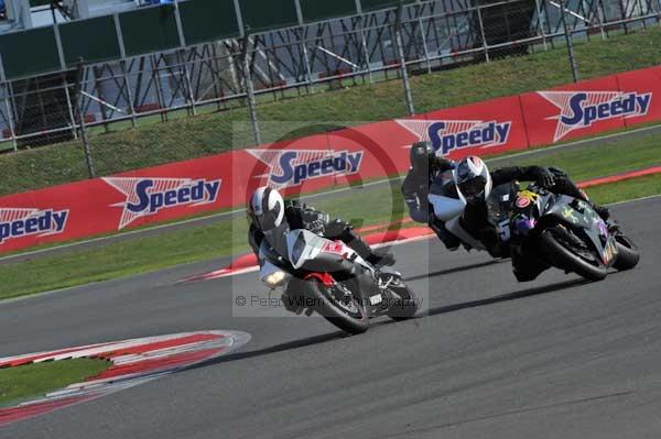 Motorcycle action photographs;Silverstone circuit;Silverstone photographs;Trackday digital images;event digital images;eventdigitalimages;no limits trackday;peter wileman photography;rockingham towcester northamptonshire;trackday;trackday photos