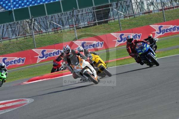 Motorcycle action photographs;Silverstone circuit;Silverstone photographs;Trackday digital images;event digital images;eventdigitalimages;no limits trackday;peter wileman photography;rockingham towcester northamptonshire;trackday;trackday photos