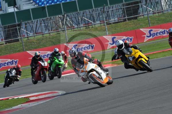 Motorcycle action photographs;Silverstone circuit;Silverstone photographs;Trackday digital images;event digital images;eventdigitalimages;no limits trackday;peter wileman photography;rockingham towcester northamptonshire;trackday;trackday photos