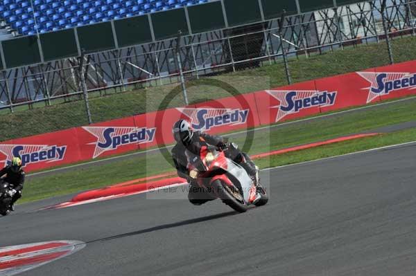 Motorcycle action photographs;Silverstone circuit;Silverstone photographs;Trackday digital images;event digital images;eventdigitalimages;no limits trackday;peter wileman photography;rockingham towcester northamptonshire;trackday;trackday photos