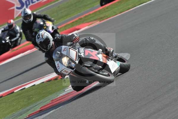 Motorcycle action photographs;Silverstone circuit;Silverstone photographs;Trackday digital images;event digital images;eventdigitalimages;no limits trackday;peter wileman photography;rockingham towcester northamptonshire;trackday;trackday photos