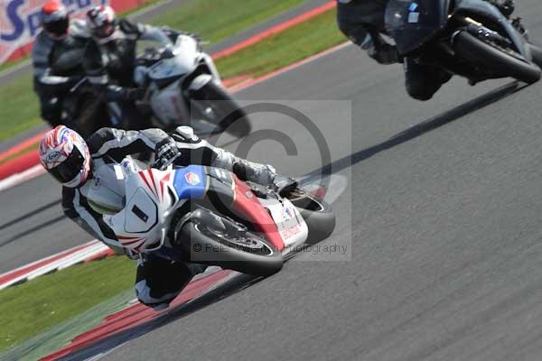 Motorcycle action photographs;Silverstone circuit;Silverstone photographs;Trackday digital images;event digital images;eventdigitalimages;no limits trackday;peter wileman photography;rockingham towcester northamptonshire;trackday;trackday photos