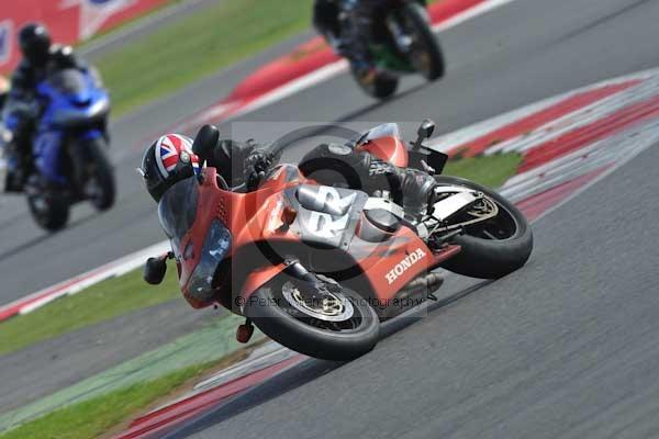 Motorcycle action photographs;Silverstone circuit;Silverstone photographs;Trackday digital images;event digital images;eventdigitalimages;no limits trackday;peter wileman photography;rockingham towcester northamptonshire;trackday;trackday photos