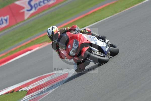 Motorcycle action photographs;Silverstone circuit;Silverstone photographs;Trackday digital images;event digital images;eventdigitalimages;no limits trackday;peter wileman photography;rockingham towcester northamptonshire;trackday;trackday photos