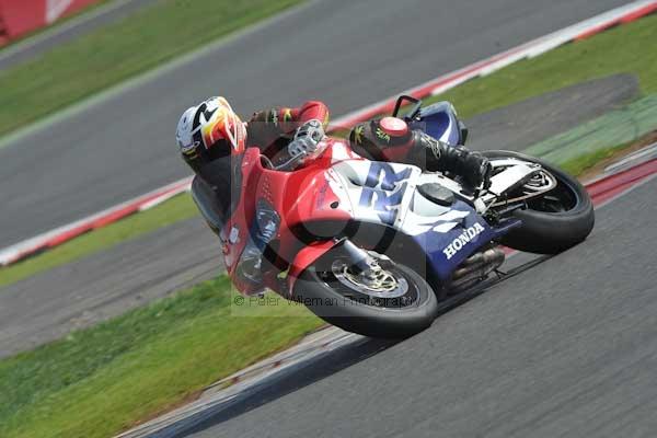 Motorcycle action photographs;Silverstone circuit;Silverstone photographs;Trackday digital images;event digital images;eventdigitalimages;no limits trackday;peter wileman photography;rockingham towcester northamptonshire;trackday;trackday photos