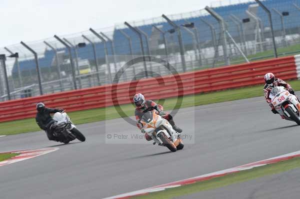 Motorcycle action photographs;Silverstone circuit;Silverstone photographs;Trackday digital images;event digital images;eventdigitalimages;no limits trackday;peter wileman photography;rockingham towcester northamptonshire;trackday;trackday photos
