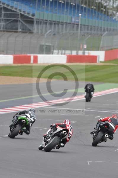 Motorcycle action photographs;Silverstone circuit;Silverstone photographs;Trackday digital images;event digital images;eventdigitalimages;no limits trackday;peter wileman photography;rockingham towcester northamptonshire;trackday;trackday photos