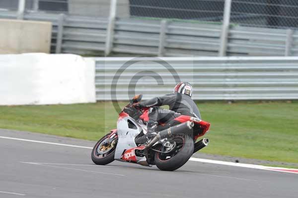 Motorcycle action photographs;Silverstone circuit;Silverstone photographs;Trackday digital images;event digital images;eventdigitalimages;no limits trackday;peter wileman photography;rockingham towcester northamptonshire;trackday;trackday photos