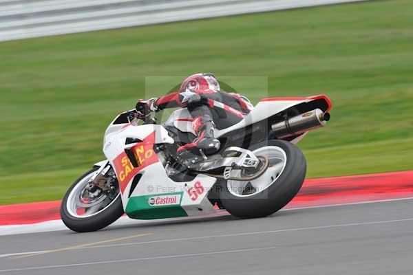 Motorcycle action photographs;Silverstone circuit;Silverstone photographs;Trackday digital images;event digital images;eventdigitalimages;no limits trackday;peter wileman photography;rockingham towcester northamptonshire;trackday;trackday photos