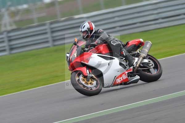 Motorcycle action photographs;Silverstone circuit;Silverstone photographs;Trackday digital images;event digital images;eventdigitalimages;no limits trackday;peter wileman photography;rockingham towcester northamptonshire;trackday;trackday photos