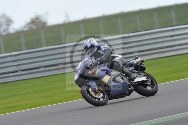Motorcycle action photographs;Silverstone circuit;Silverstone photographs;Trackday digital images;event digital images;eventdigitalimages;no limits trackday;peter wileman photography;rockingham towcester northamptonshire;trackday;trackday photos