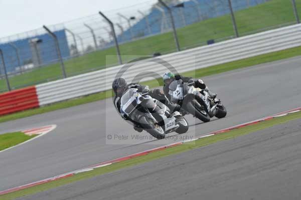Motorcycle action photographs;Silverstone circuit;Silverstone photographs;Trackday digital images;event digital images;eventdigitalimages;no limits trackday;peter wileman photography;rockingham towcester northamptonshire;trackday;trackday photos