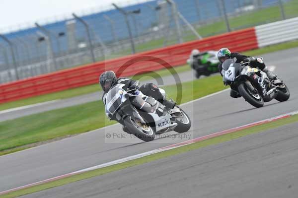 Motorcycle action photographs;Silverstone circuit;Silverstone photographs;Trackday digital images;event digital images;eventdigitalimages;no limits trackday;peter wileman photography;rockingham towcester northamptonshire;trackday;trackday photos