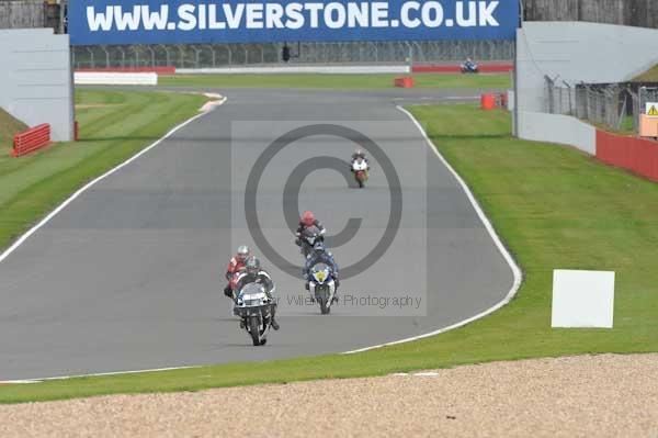 Motorcycle action photographs;Silverstone circuit;Silverstone photographs;Trackday digital images;event digital images;eventdigitalimages;no limits trackday;peter wileman photography;rockingham towcester northamptonshire;trackday;trackday photos