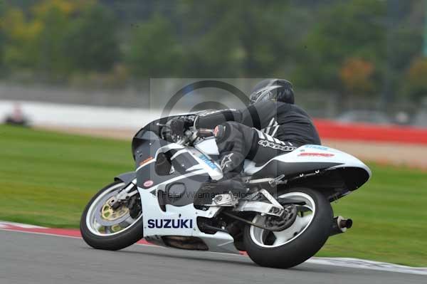 Motorcycle action photographs;Silverstone circuit;Silverstone photographs;Trackday digital images;event digital images;eventdigitalimages;no limits trackday;peter wileman photography;rockingham towcester northamptonshire;trackday;trackday photos